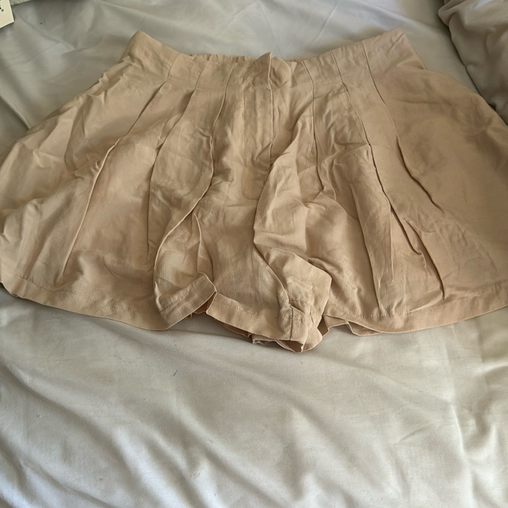 NWT linen pleated shorts